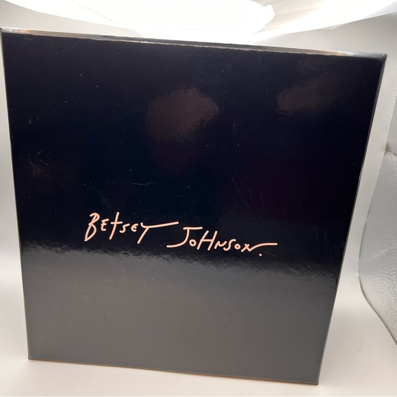 NWT Betsey Johnson Blush Handbag with Glitter Bear Charm “Gummy Bear” - Picture 3 of 4